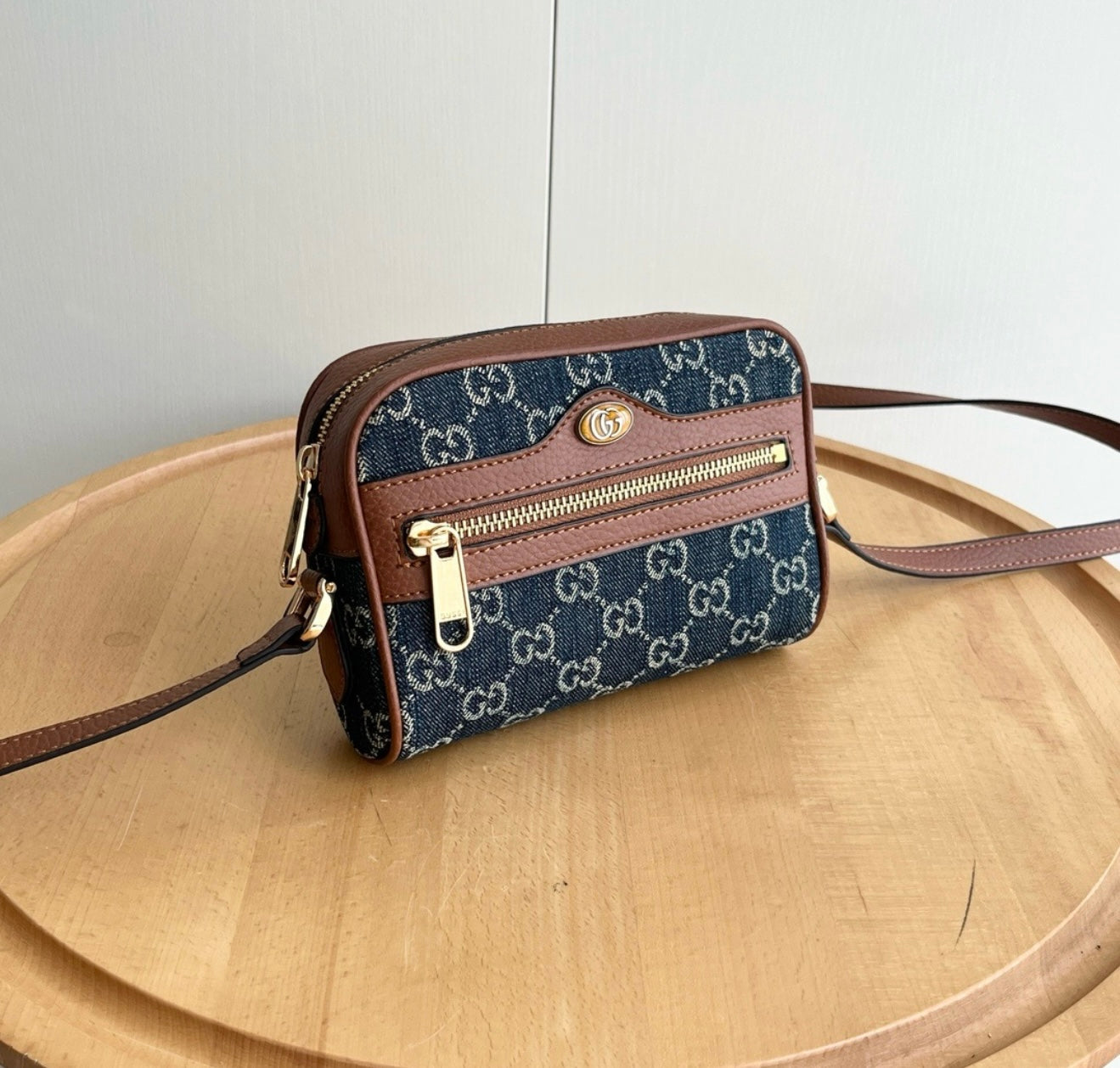 Gi crossbody