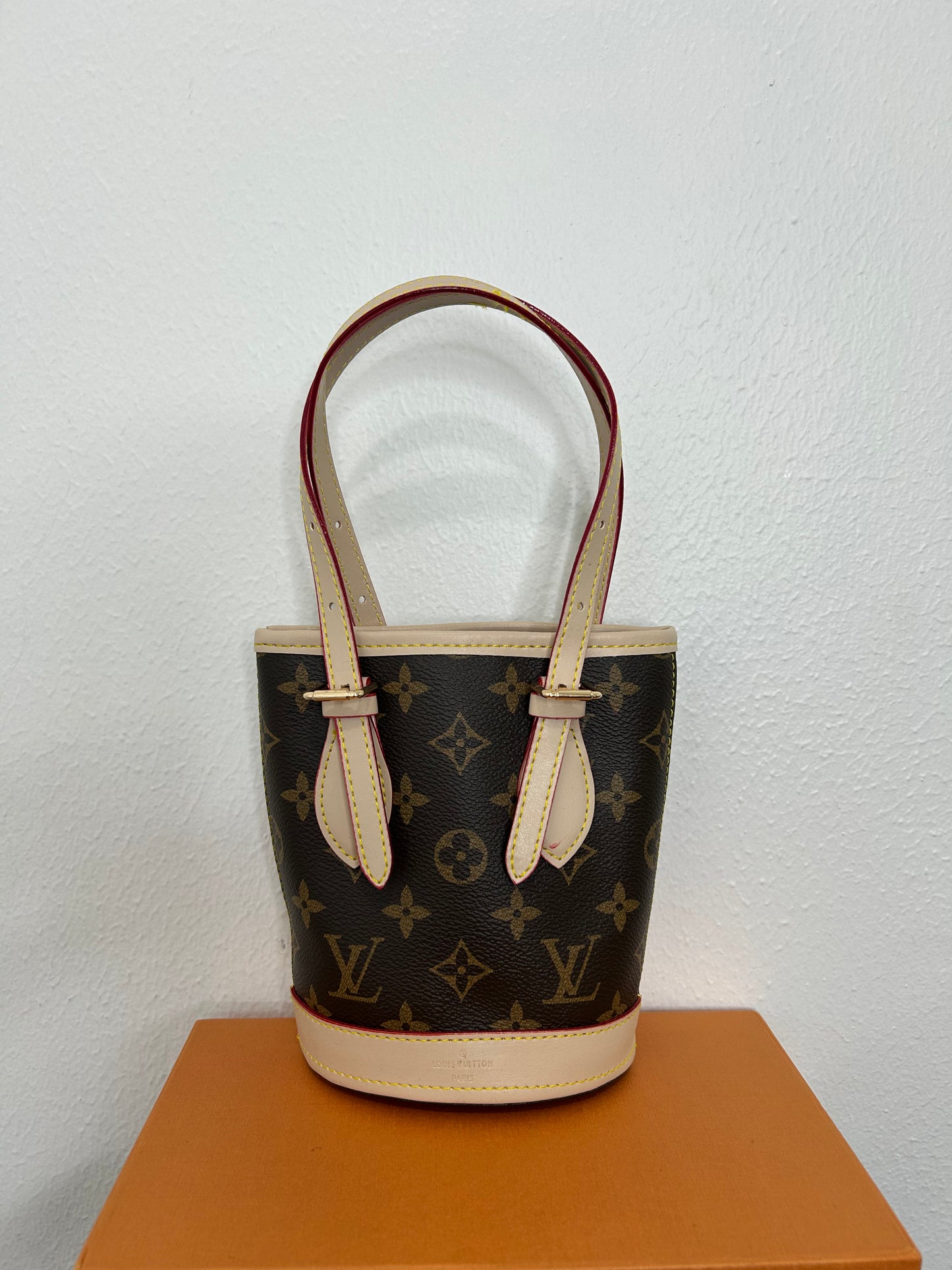 Small bucket Crossbody