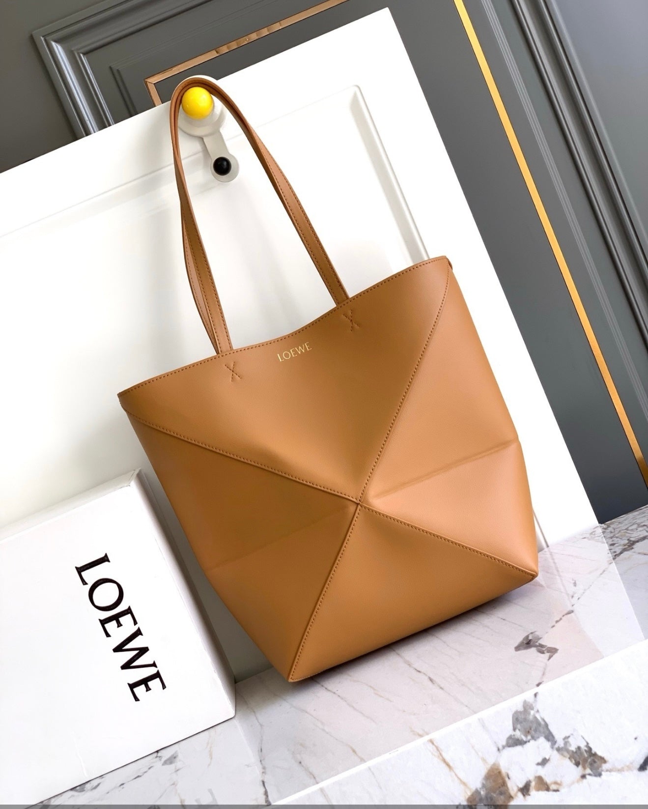 Tote bag