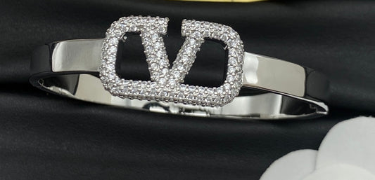 V Bracelet